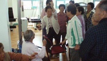 2009-04-17 어모면 옥율리 지역장애인 대상으로 지역장애인초청관람 실시 이미지