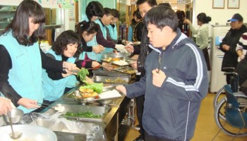 2010-01-21 국민건강보험공단 김천지사 무료급식 실시 이미지