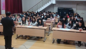 2009-10-29 김천과학대학과 지역사회 봉사실습 및 산ㆍ학 교류 협약 체결 및 자원봉사자 교육 이미지