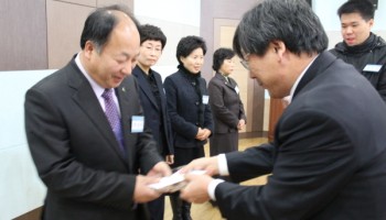 김천시장애인종합복지관 해도두리수화공연단, 2010 제6회 경북평생학습상 최우수동아리상 수상 이미지