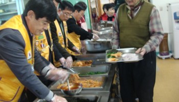 김천시장애인종합복지관, 황악라이온스 클럽 무료급식실시 이미지